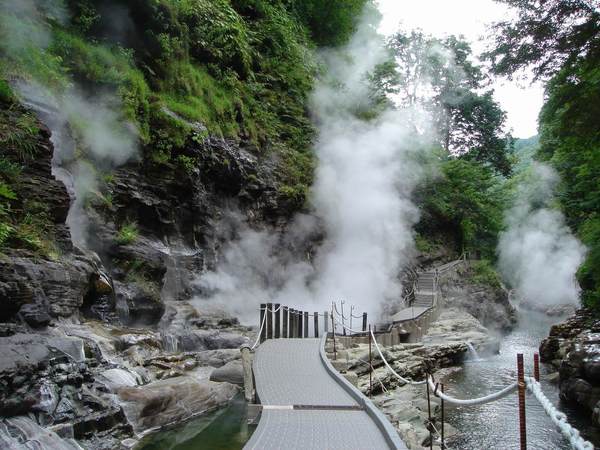 Oyasu-kyo Hot Springs, Travel to Yuzawa