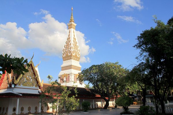 Phra That Phanom, Travel to Nakhon Phanom